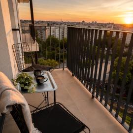 High-Rise Luxury Apartment with free parking