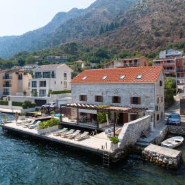 Waterfront Villa in Muo