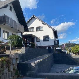 1927Apartments mit Blick auf die Nürburgring Nordschleife und fußläufig zum GP-Fahrerlage