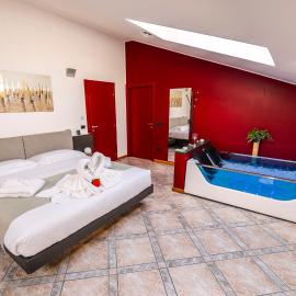 Attico Molinella Luxury Rooms, hotel Molinellában