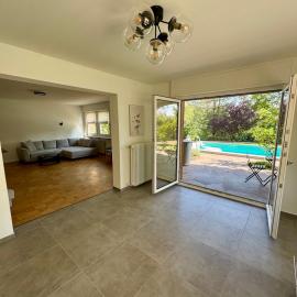 Red Brick - ruhige Ferienwohnung mit Pool am Bodensee, hotel em Stockach