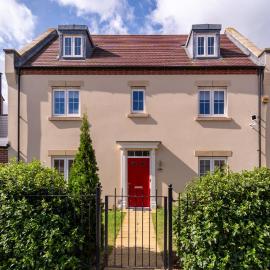 Large Family Home 82 near Bicester Village - Pass the Keys