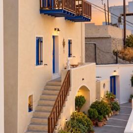 Milos White Pearl