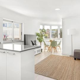 Bright Algés Apartment by Lisbeyond, hotel i Algés