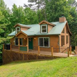 Mountaintop Couple Retreat-Hot Tub-Sauna-King Bed