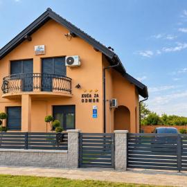 Holiday Home 'BOSUTSKI SAN' โรงแรมในNijemci