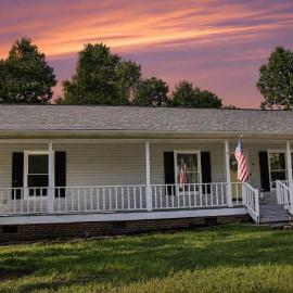 Spacious 3BR 3 Bath King Suite Pet Friendly, Hotel in Thomasville