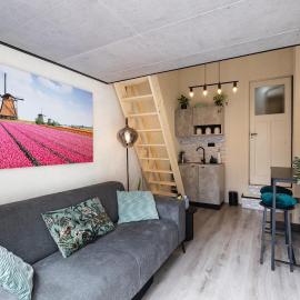 Zaandam stay 15 min to Amsterdam and Zaanse Schans