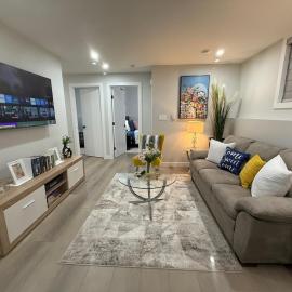 Brand New 2 Bed Basement Suite in Rosewood, hotel u gradu Saskatun