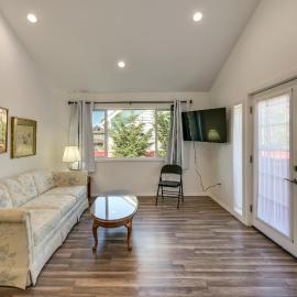 Quiet South Tacoma Stay Near Shops, Sound & Parks!, Hotel in Tacoma