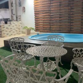 Casa em divinopólis com área gourmet e piscina, fogão a lenha, hotell i Divinópolis