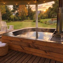 Swannie Creek private nature retreat with hot tub and fireplace, hotel v destinácii Grabouw