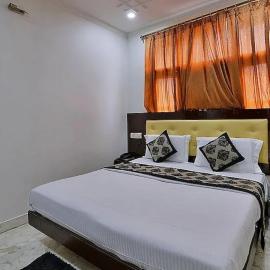 Family Hotel With Hotel PG BY A1Rooms, hotell sihtkohas New Delhi