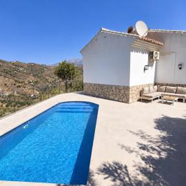 Villa Finella - Stunning Andalusian Competa, Hotel in Cómpeta