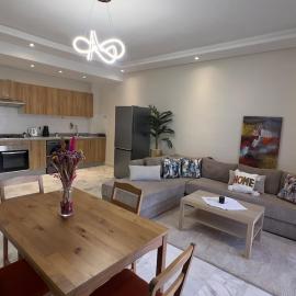 Modern Studio 5 min Airport - Pool, Gym & Balcony