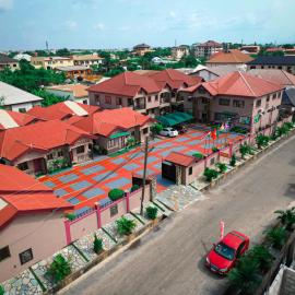Tusand Hotel, hotel sa Achiakrom