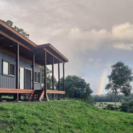 Modern Off-Grid Container Tiny Home, Hotel in Moorland