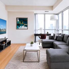 Walk to CN Tower - Condo w Balcony & Pool Access