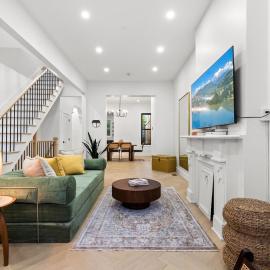 A Classic Townhome Next To Manhattan!