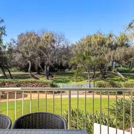 2 Bed Coastal Resort Escape 200m to Kawana Beach