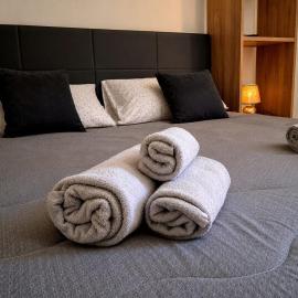 Leyla Home, hotel i Florinas