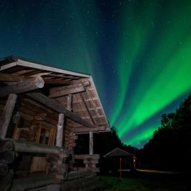 Northern Lights Riverside Cabin - Sauna & View