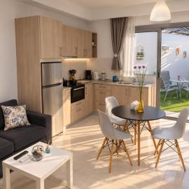 blue - comfy center rodos, Hotel in Asgourou