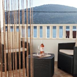 Apartments Andelic, hotel in Vinišće