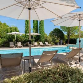 Appartement Pigeonnier avec piscine, hotel i Cabrières-dʼAvignon