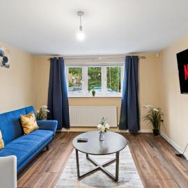 2 bed flat in Gravesend close to M25 & Ebbsfleet station, hotel v destinaci Gravesend
