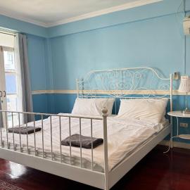Aran Colonial House & Cafe Ngamwongwan, hotel i Nonthaburi