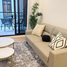 Prestige Suite on Constitution Avenue - Pool & Gym، فندق في Campbell
