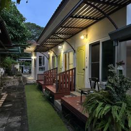 Little Guesthouse KadKongTa