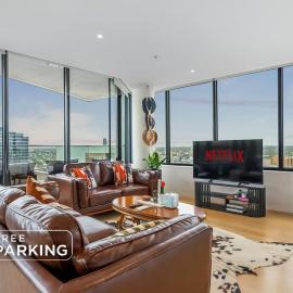 High-Floor St Kilda - Free Parking, NY Fireworks