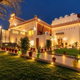 Haveli Ulfat Rai - Chaubeyji's Heritage Hotel, hotelli kohteessa Bāh