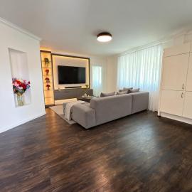 Mediterrane Villa Stilvolles 2 Zimmer Apartment, отель в городе Зинген