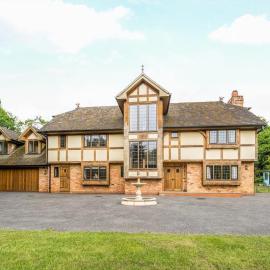 Treetops - spacious Surrey Hills retreat
