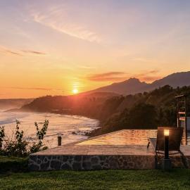 Private Beachfront Sunset Villa, Infinity Pool, Epic 360 view