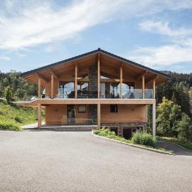 Chalet Eteila with Sauna Jacuzzi and Cinema, hotel v destinácii Combloux