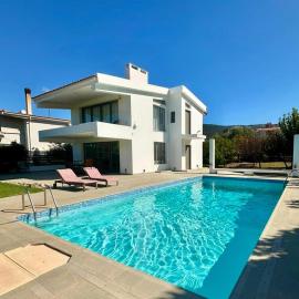 Coastal Pool Hideaway, hotel Lukísziában
