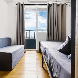 Netflix & Chill at Pablo's Homestay-Grace Residences Tower 4, Hotel in Manila