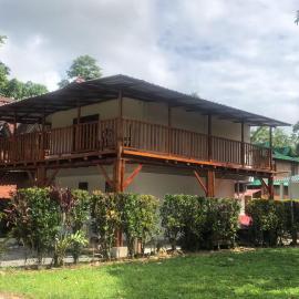 Casa Colibrí, hotel a Puerto Quito