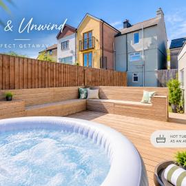Stylish Cottage with Hot Tub & Countryside Views, hotel a Caerphilly