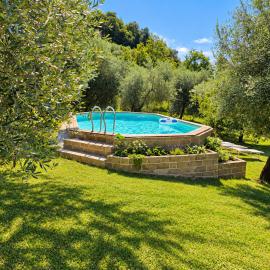 Shaleo, Private Pool & Jacuzzi, Marliana