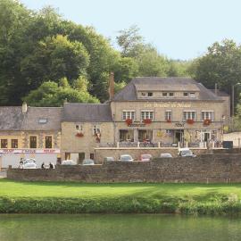 Contact Hôtel Les Boucles de Meuse, hotel i Monthermé