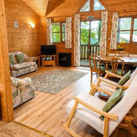 Acorn Lodge A cosy log cabin in a beautiful woodland setting, מלון בסנט קלירס