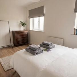 Cosy 2-Bed, Free Parking, M56 Nearby
