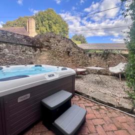 Gîte en pierre terrasse Le Bugue Malmussou، فندق في لو بوج