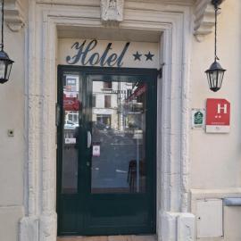 Hotel Hebergement Spiripontain, hotel em Pont-Saint-Esprit