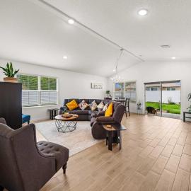Exclusive Modern Villa, готель у місті Окала